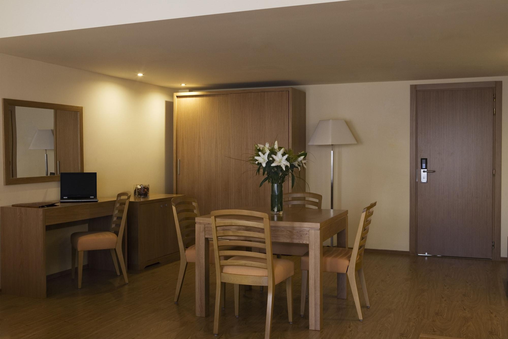 Valis Resort Hotel Volos Bagian luar foto A room at the hotel