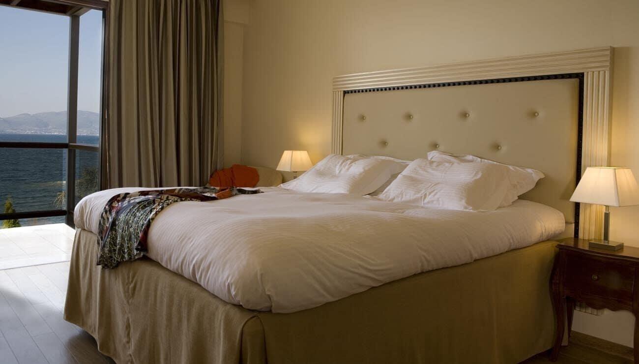 Valis Resort Hotel Volos Bagian luar foto A bedroom at the hotel