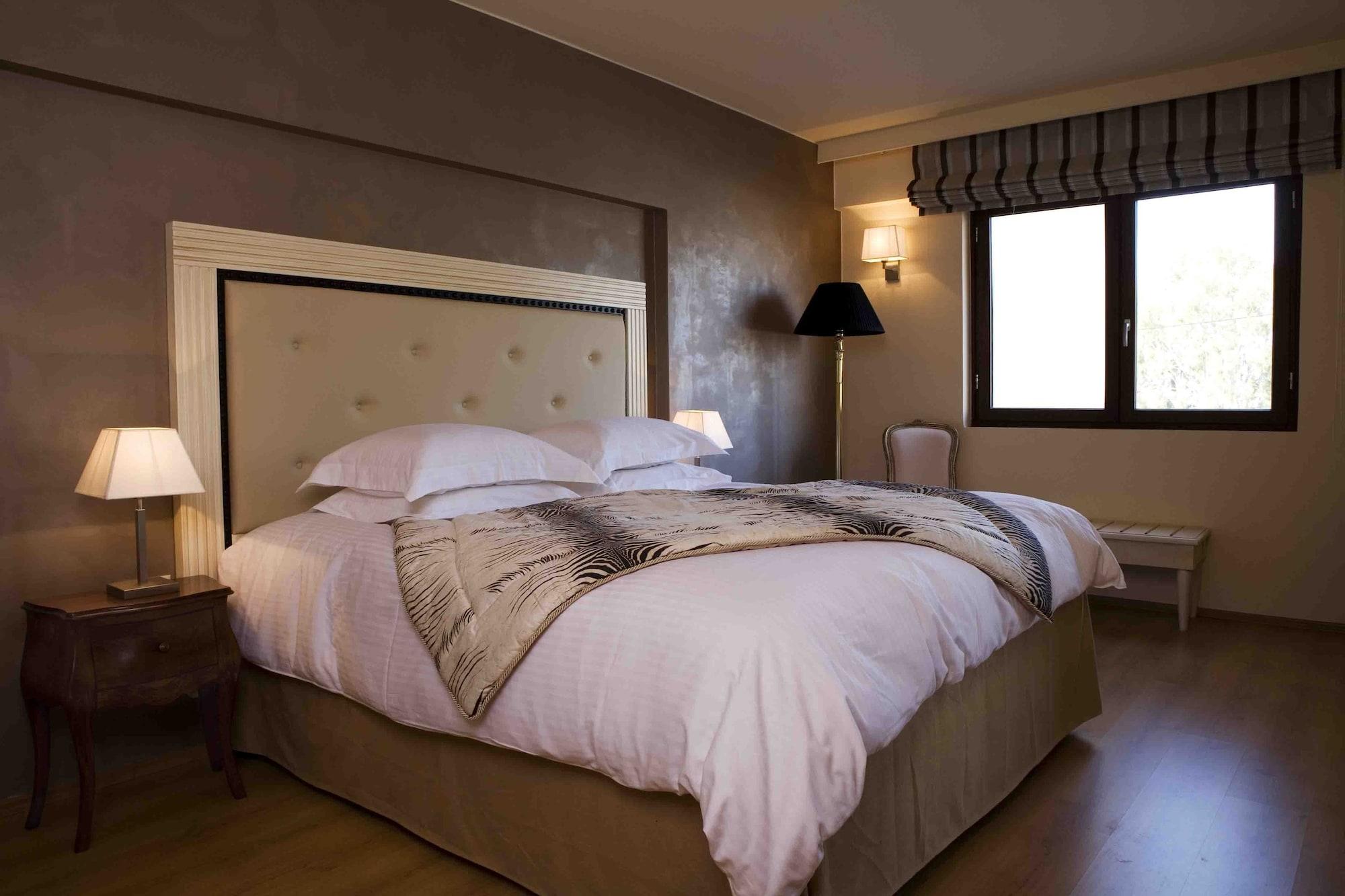 Valis Resort Hotel Volos Bagian luar foto A bedroom at the hotel