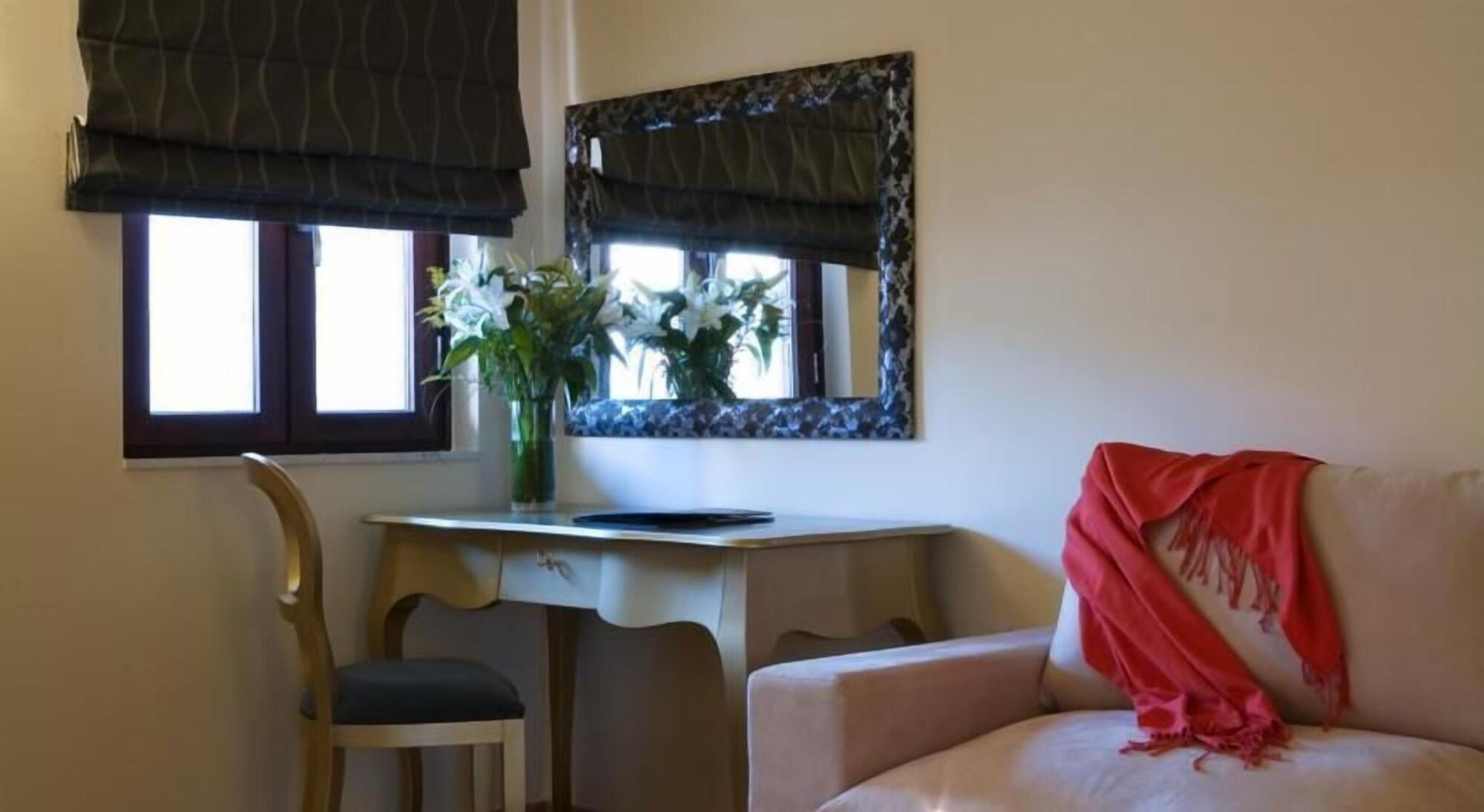 Valis Resort Hotel Volos Bagian luar foto A Roman blind