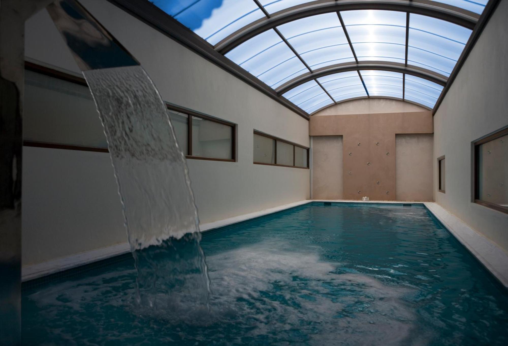 Valis Resort Hotel Volos Bagian luar foto The indoor pool