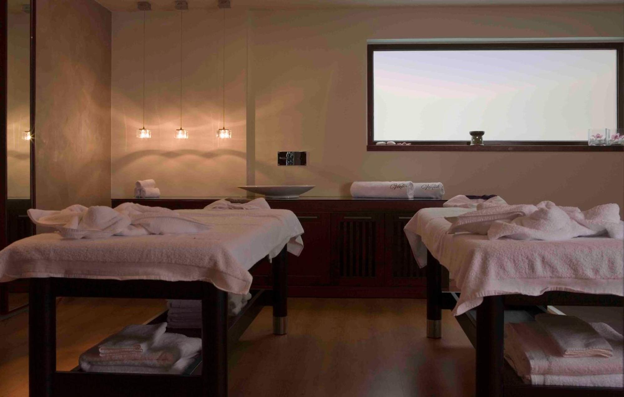 Valis Resort Hotel Volos Bagian luar foto Massage beds