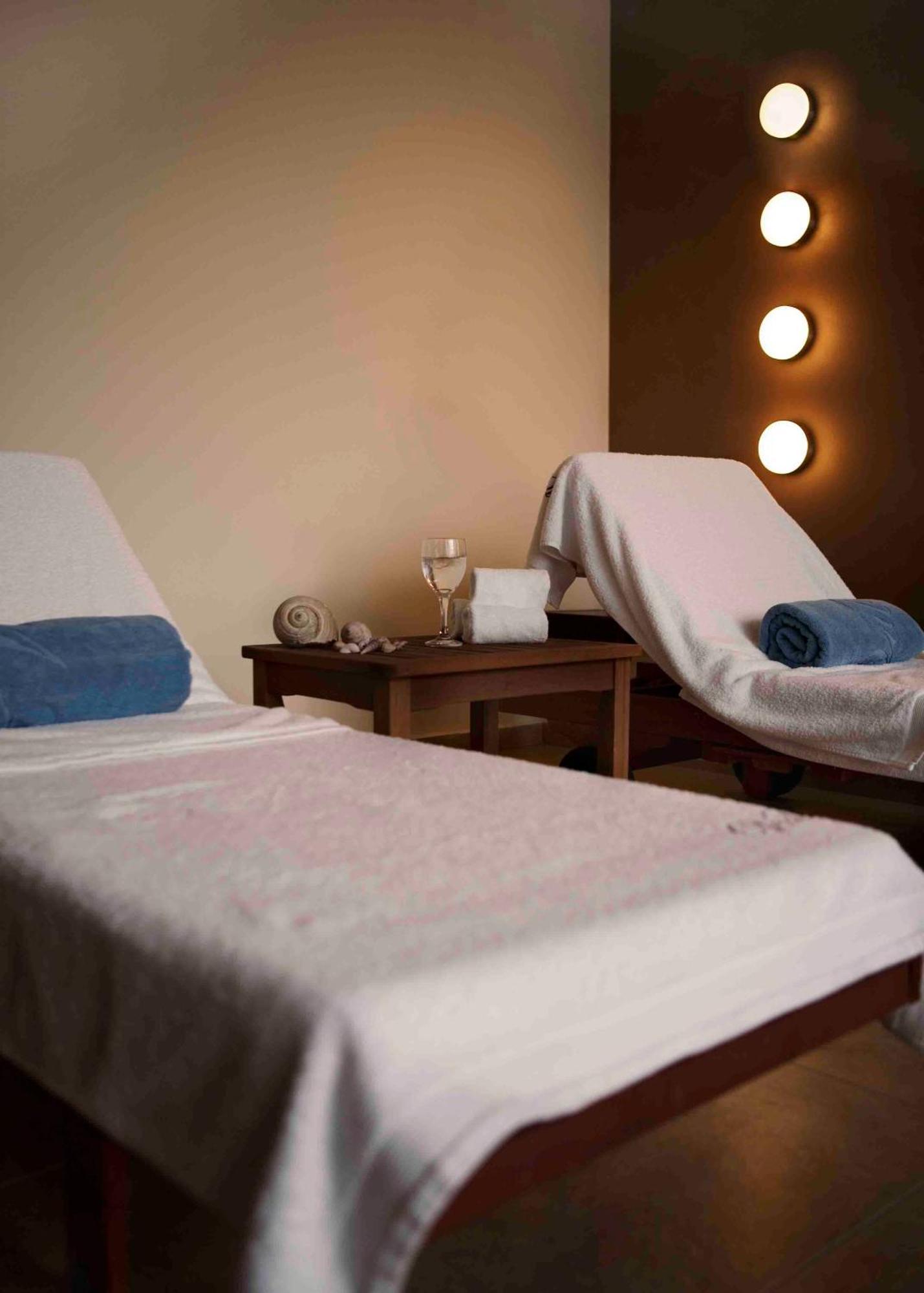 Valis Resort Hotel Volos Bagian luar foto Massage beds