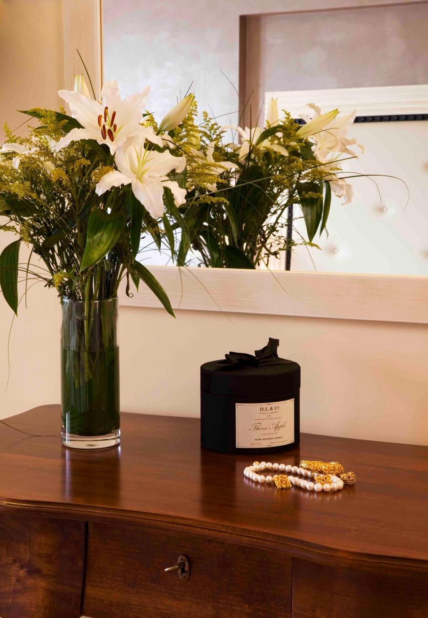 Valis Resort Hotel Volos Bagian luar foto A candle from the collection