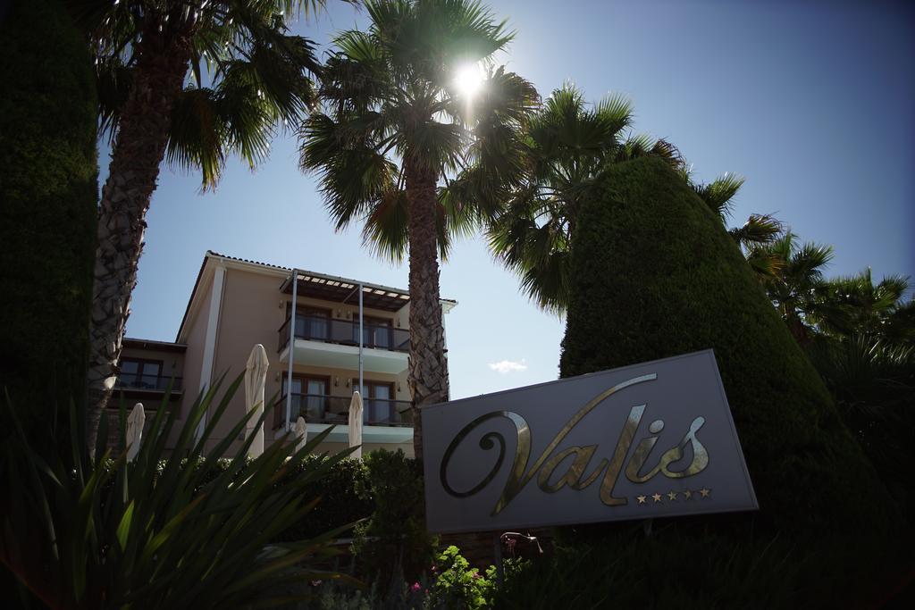 Valis Resort Hotel Volos Bagian luar foto The sign of the Miss Europe Continental Pageant