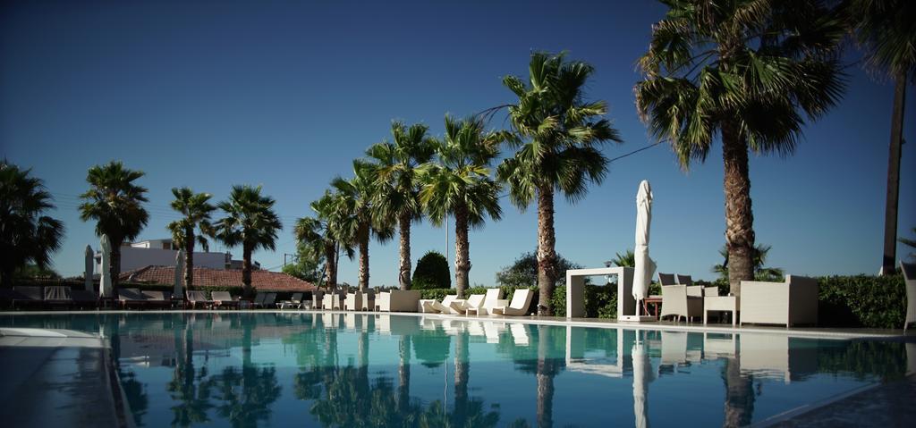 Valis Resort Hotel Volos Bagian luar foto The pool at the hotel